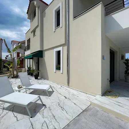 Paradise Overlook - Beachfront Villa Pefkohori Exterior photo